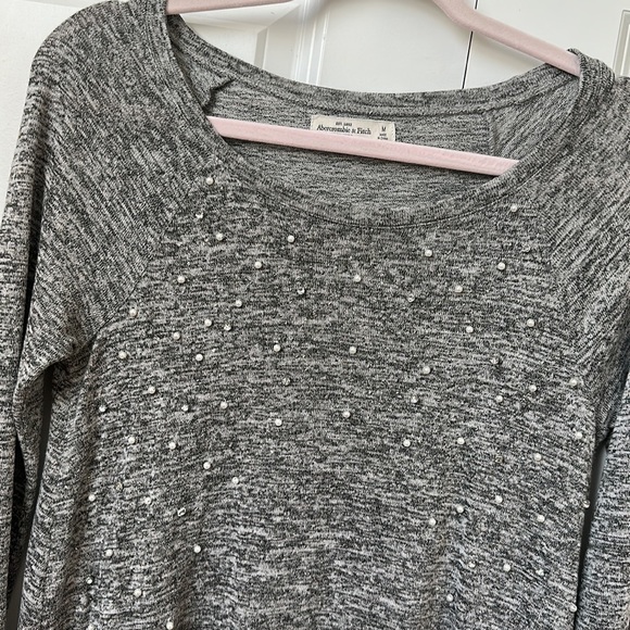 Abercrombie and Fitch Vintage Pearl and Rhinestone Gray Sweater Size Medium 🤍 - Picture 2 of 4